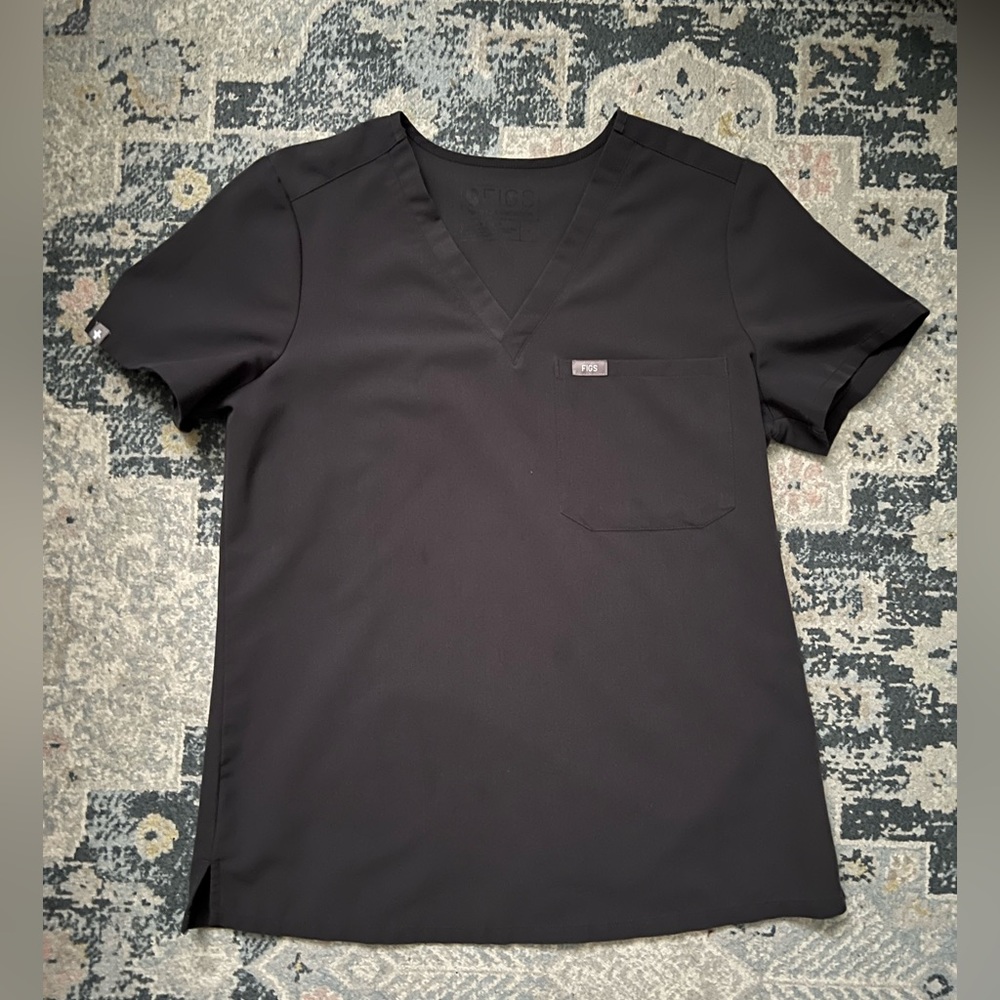 Figs charcoal scrub top